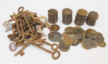 Small quantity of GB copper coinage and a small quantity of vintage keys