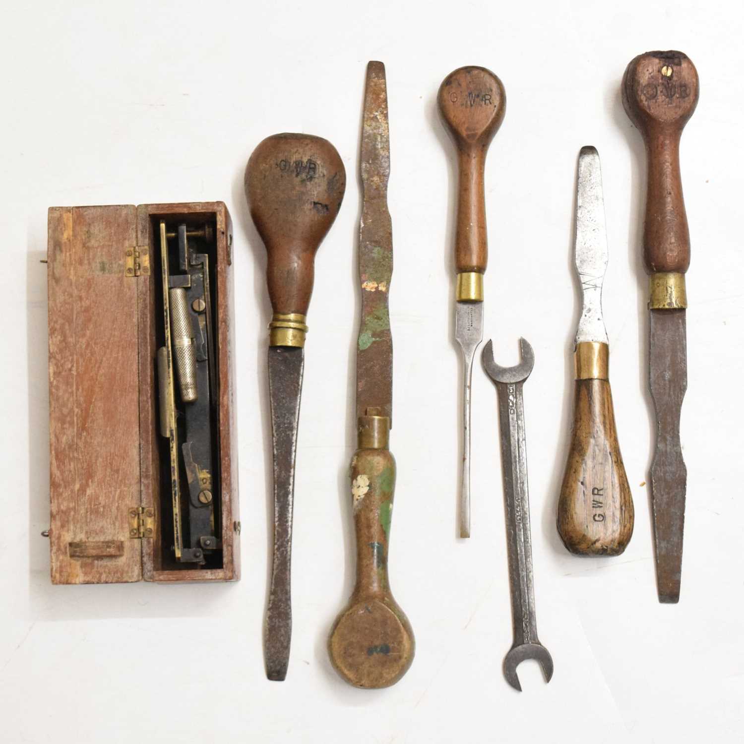 Railway Interest - Quantity of GWR wooden handled screwdrivers