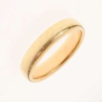 18ct gold wedding band