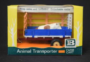 Britains - 9568 Animal Transporter Farm Cart with Cow