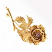 18ct gold brooch in the form of a flower