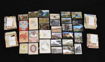 Quantity of 20th century postcards, to include a small selection of World War One postcards, etc
