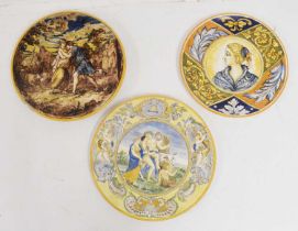 Three maiolica chargers