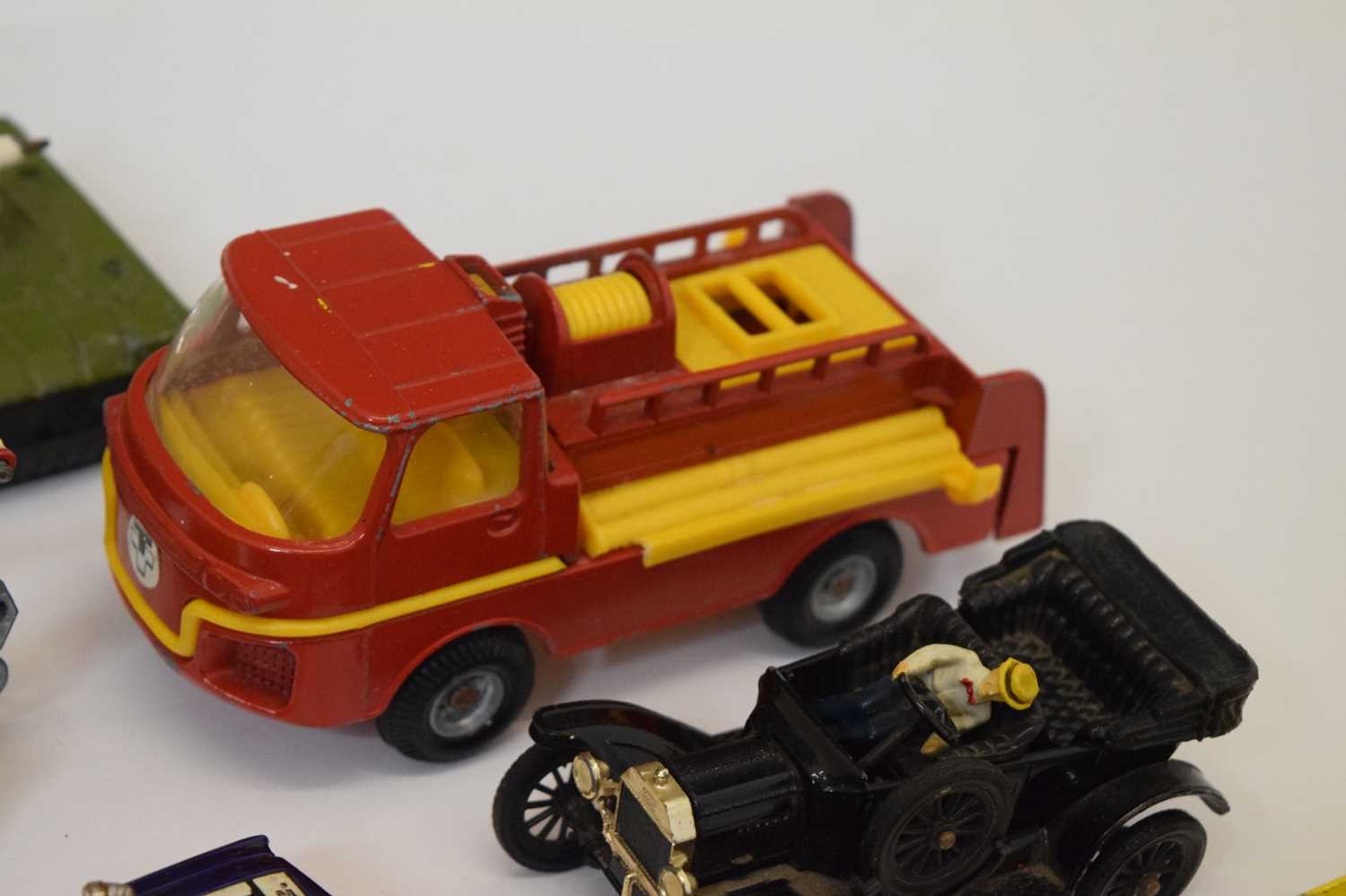 Collection of loose diecast model vehicles - Image 10 of 11