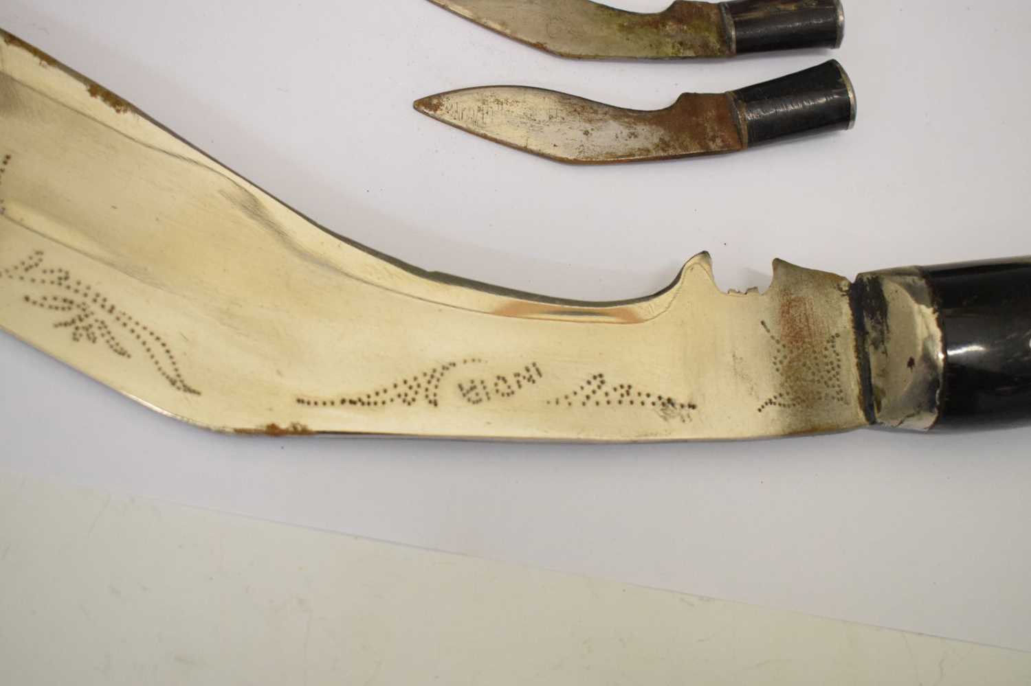 Indian Kukri knife and a modern dagger - Image 3 of 8