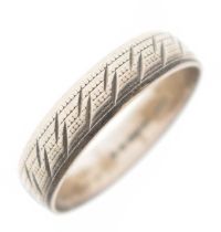 18ct white gold wedding band