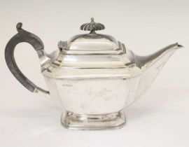 George V silver teapot of shaped rectangular form