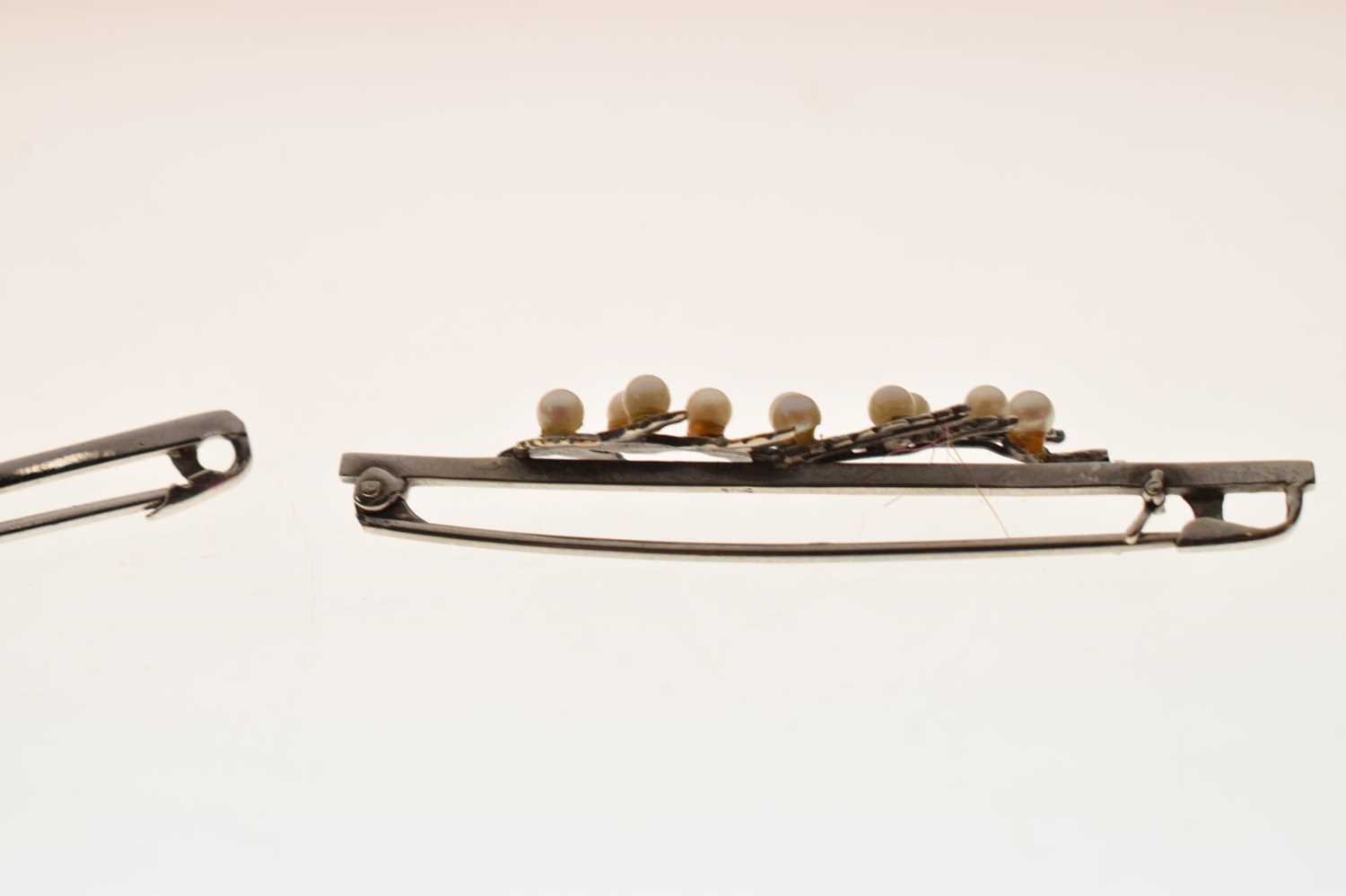 Two white gold and freshwater pearl set brooches - Image 5 of 8