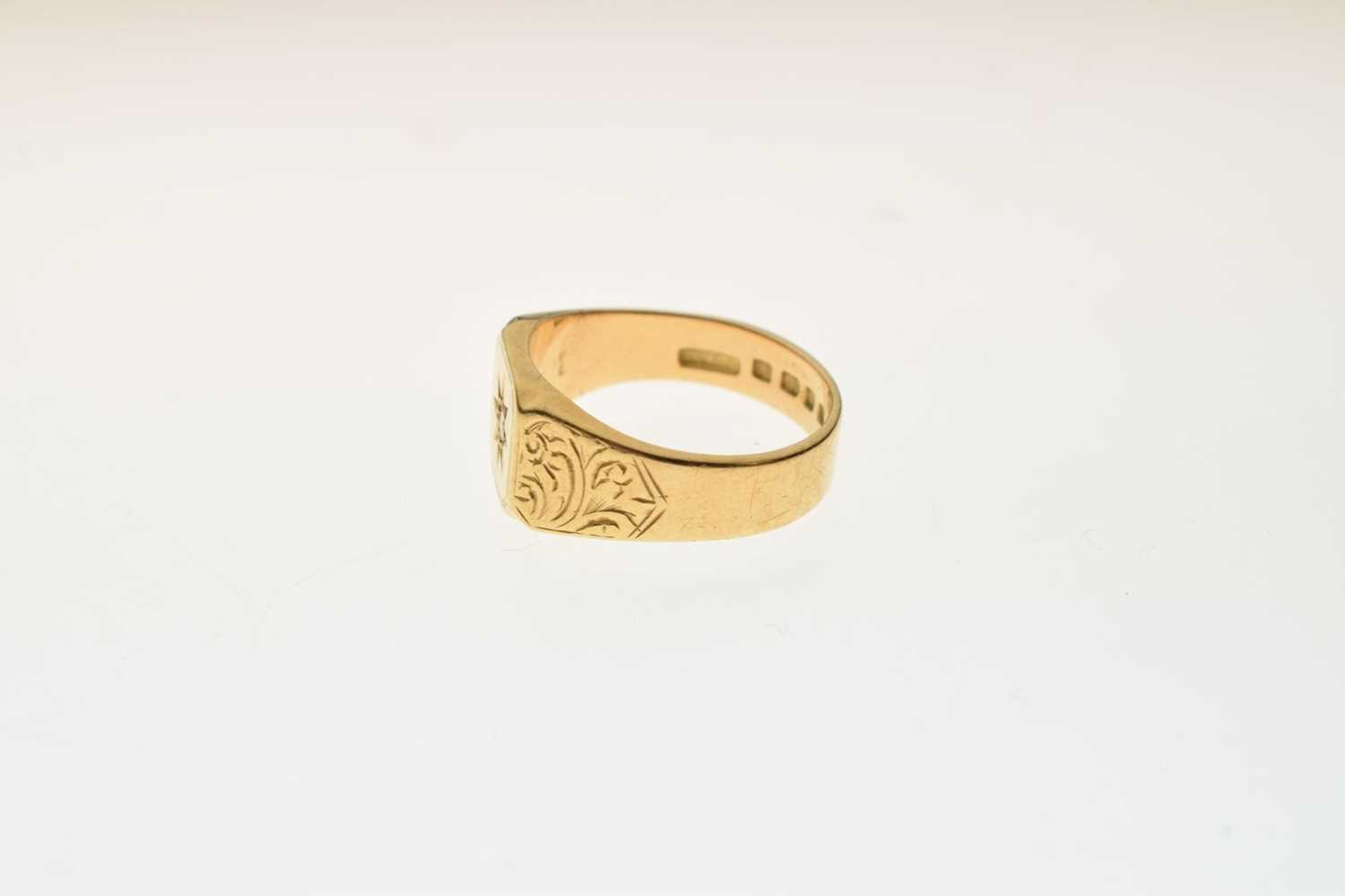 18ct gold gypsy set diamond signet ring - Image 3 of 7