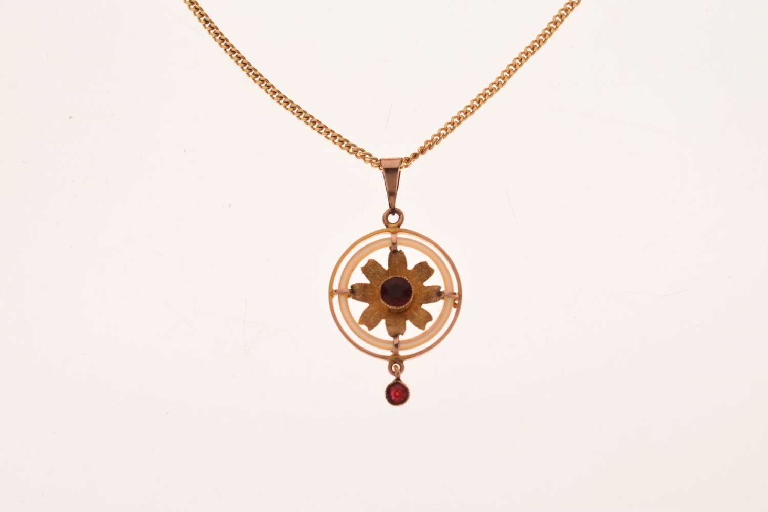 Pendant depicting a flower with two faceted red stones - Image 8 of 8