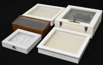 Five assorted table top display cases