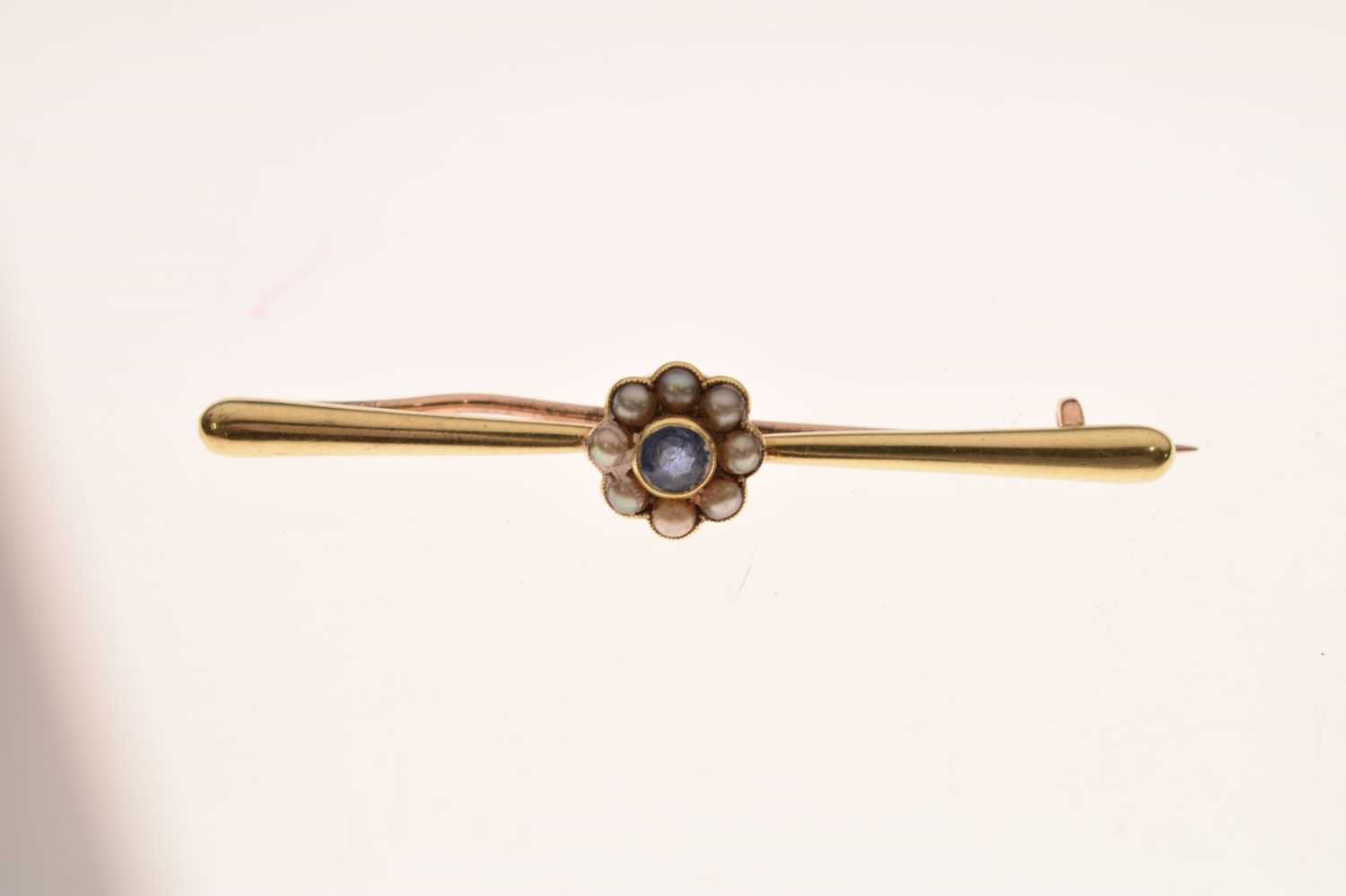 Early 20th century sapphire and seed pearl cluster bar brooch - Image 6 of 6
