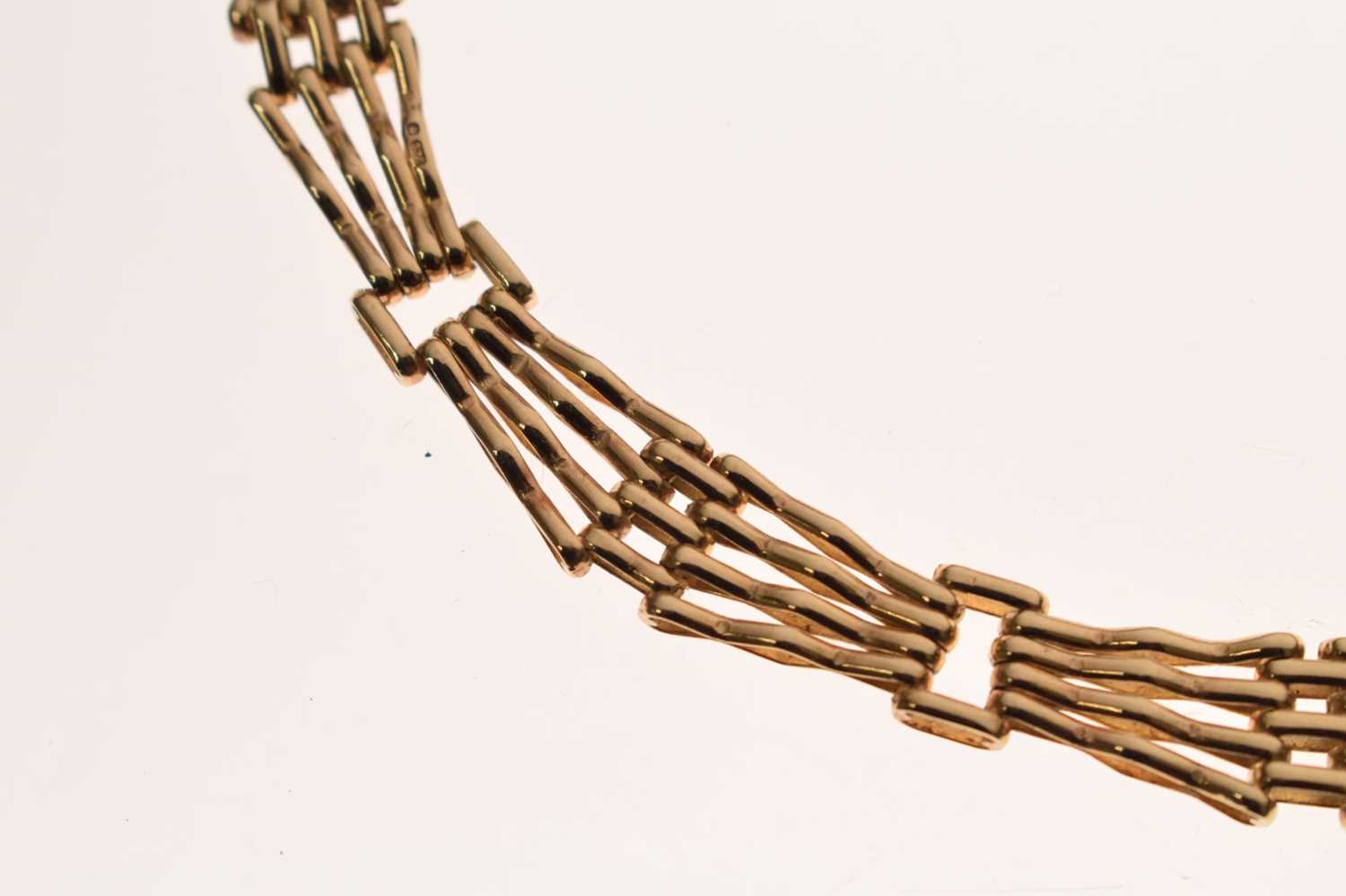 9ct gold gate link collarette necklace - Image 4 of 8