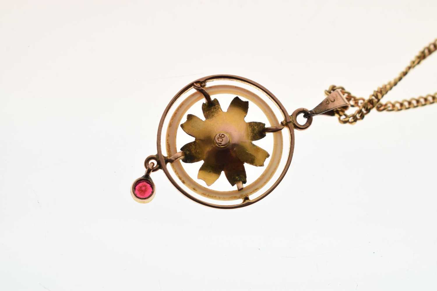 Pendant depicting a flower with two faceted red stones - Image 4 of 8