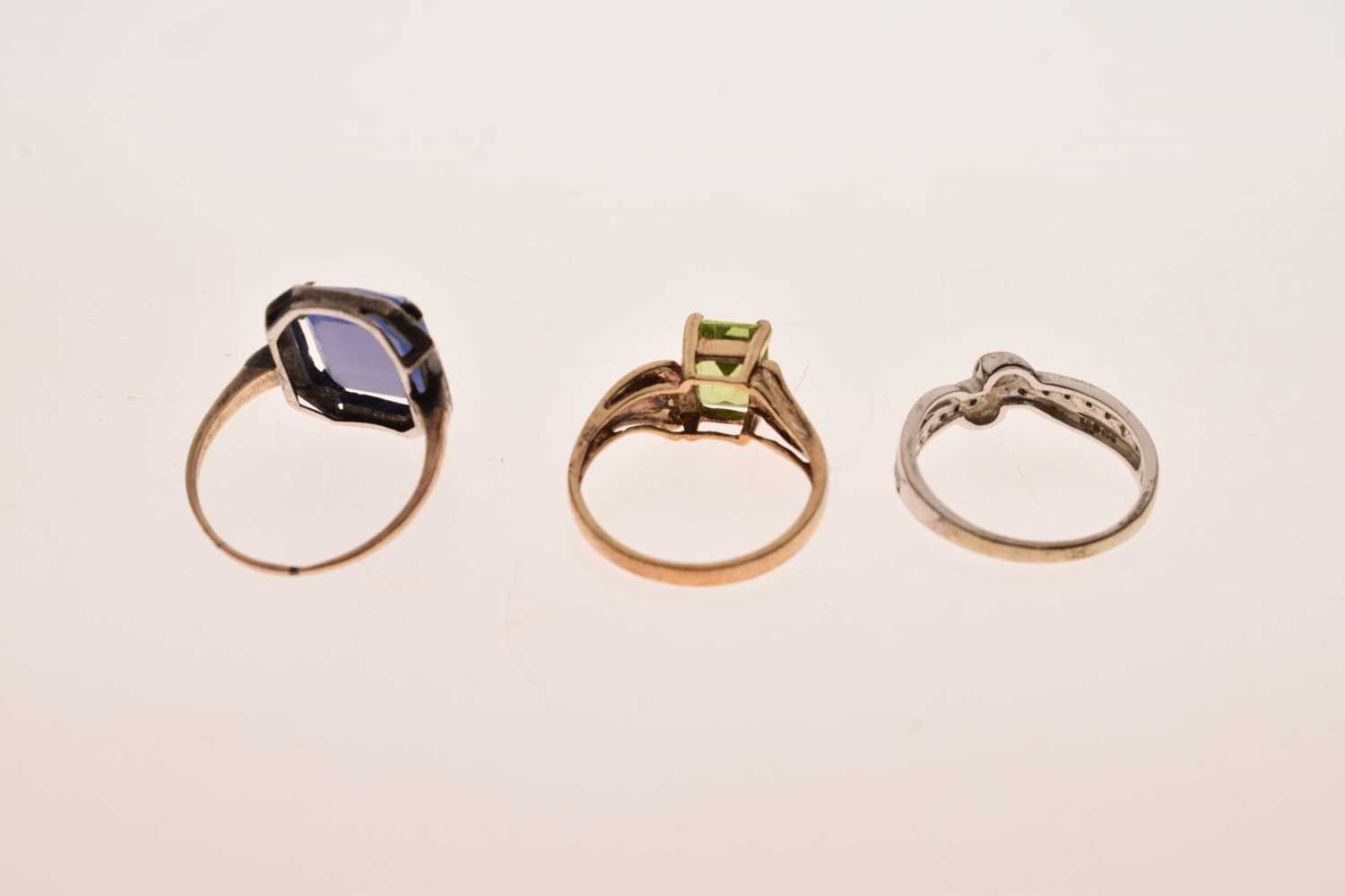 Three gold dress rings - Image 7 of 11