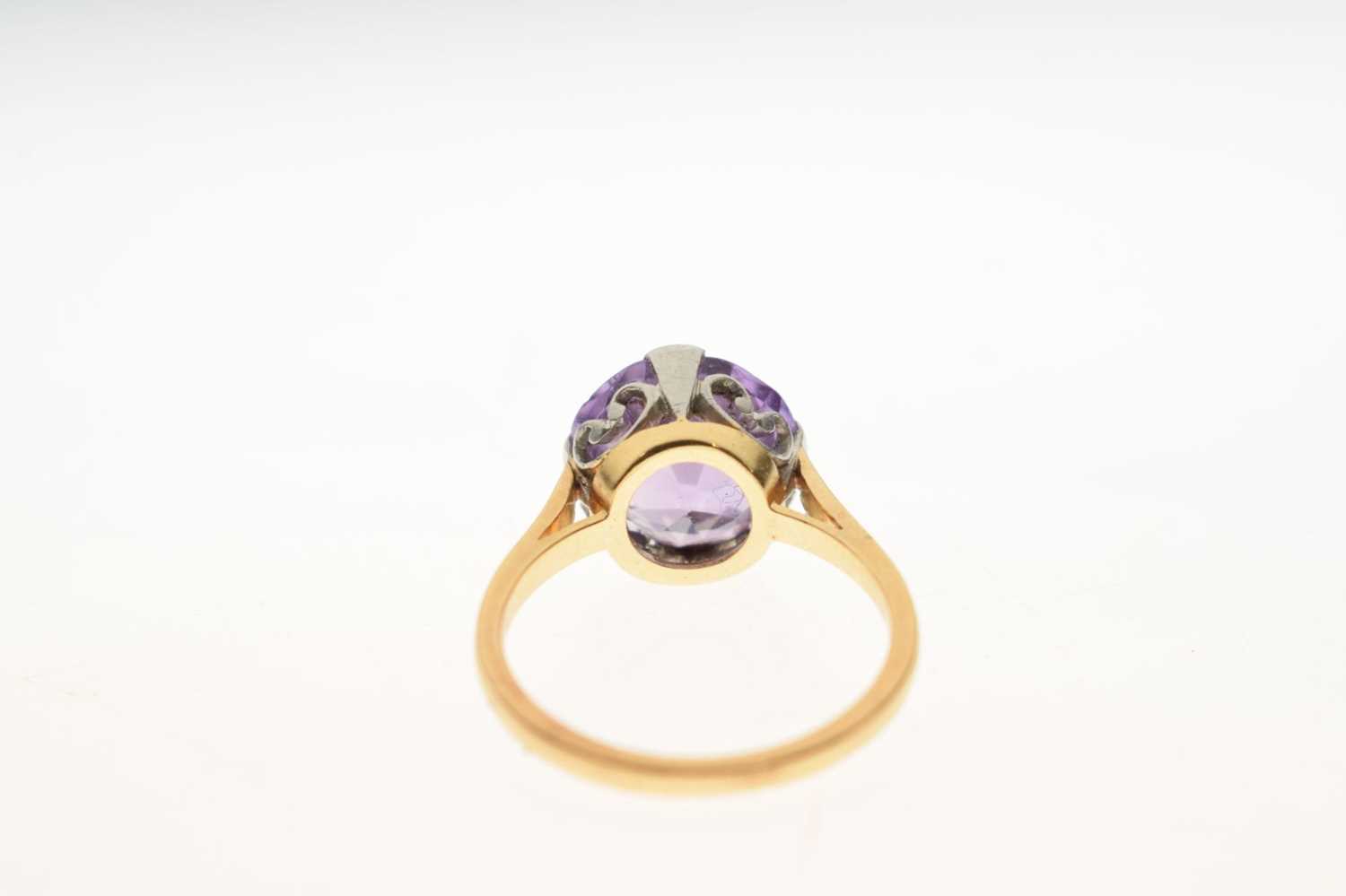 Unmarked yellow metal ring set purple stone - Image 3 of 5