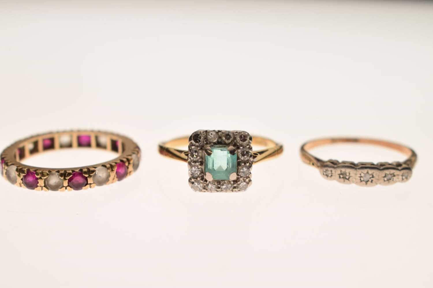 Three gem-set dress rings - Image 2 of 8