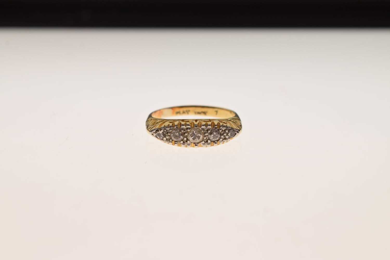 Graduated five-stone diamond ring - Image 2 of 7