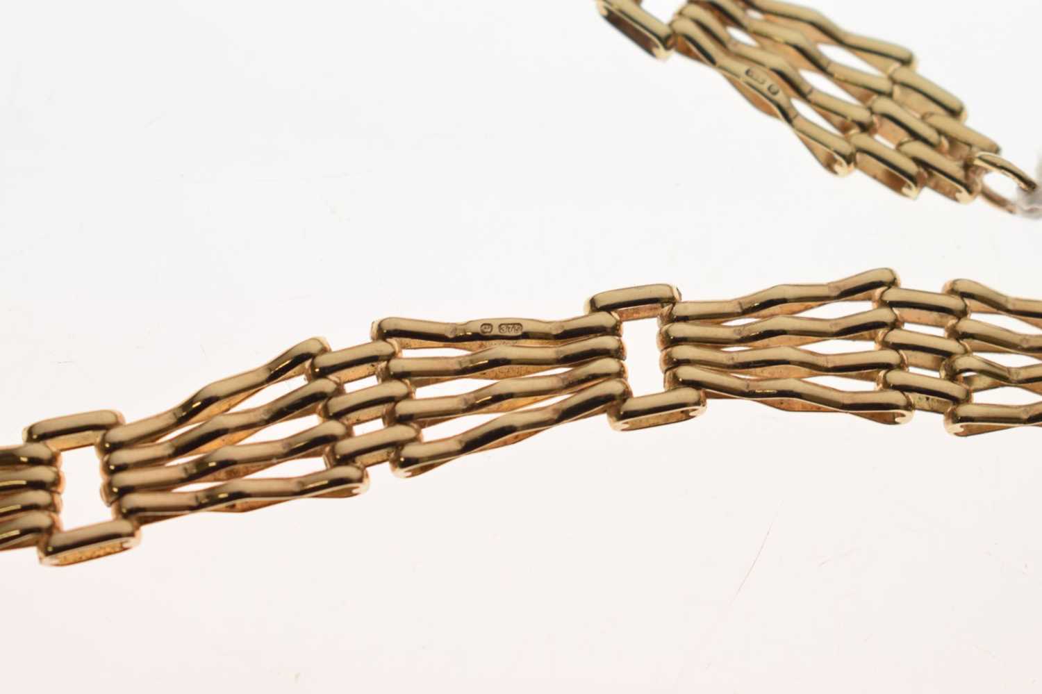 9ct gold gate link collarette necklace - Image 3 of 8