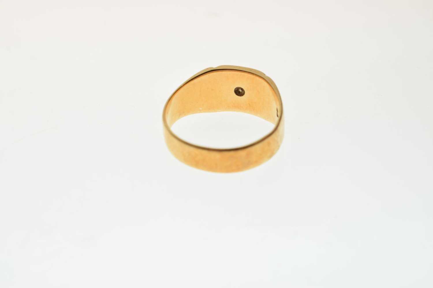 18ct gold gypsy set diamond signet ring - Image 4 of 7