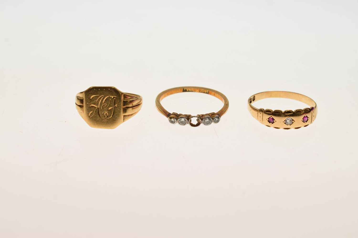 Three 18ct gold rings - Image 2 of 8