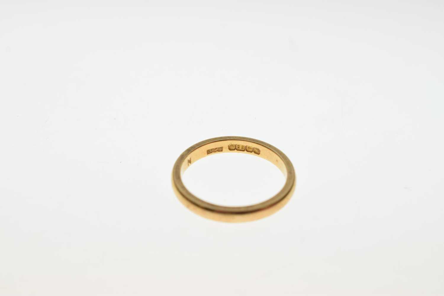 22ct gold 'D' section wedding band - Image 4 of 4