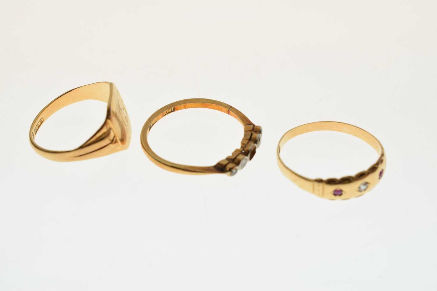 Three 18ct gold rings - Image 5 of 8