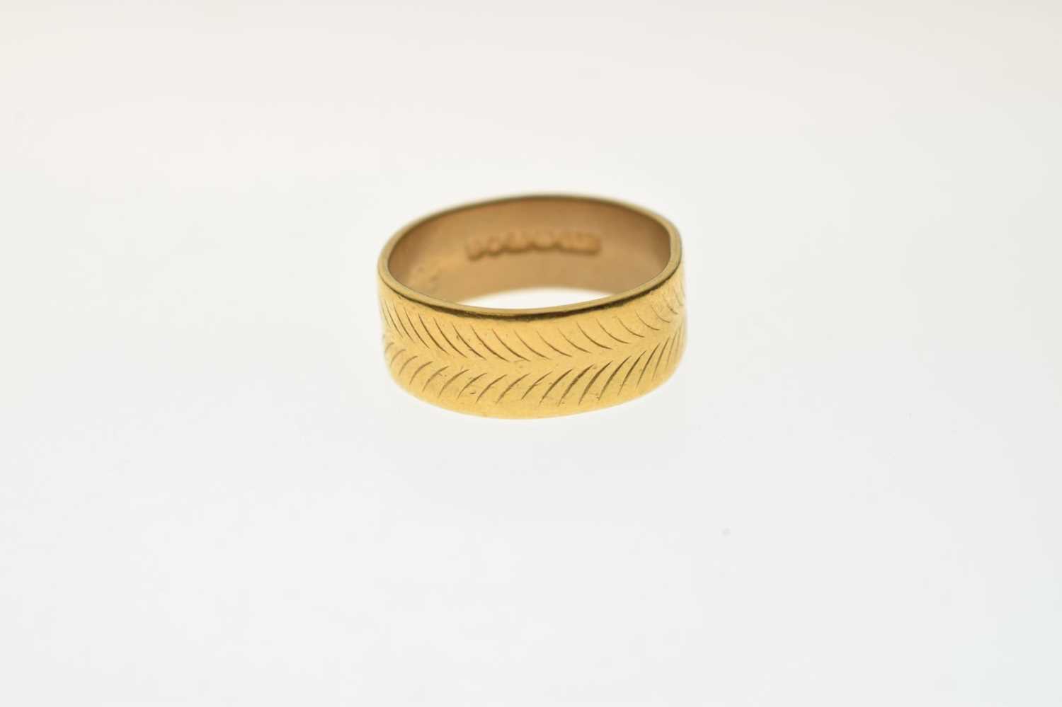 22ct gold wedding band - Image 5 of 5