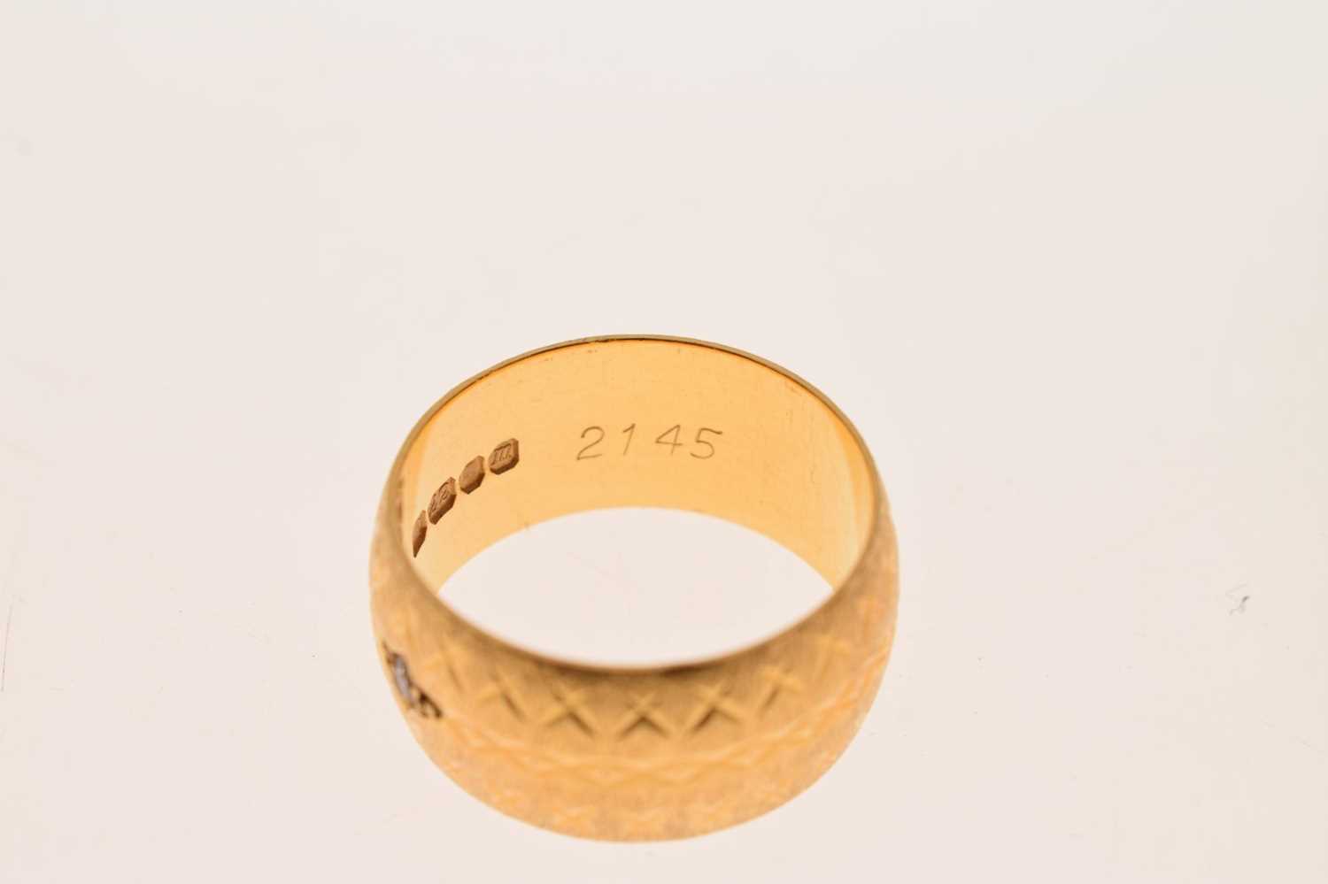 22ct gold wide wedding band - Image 8 of 8