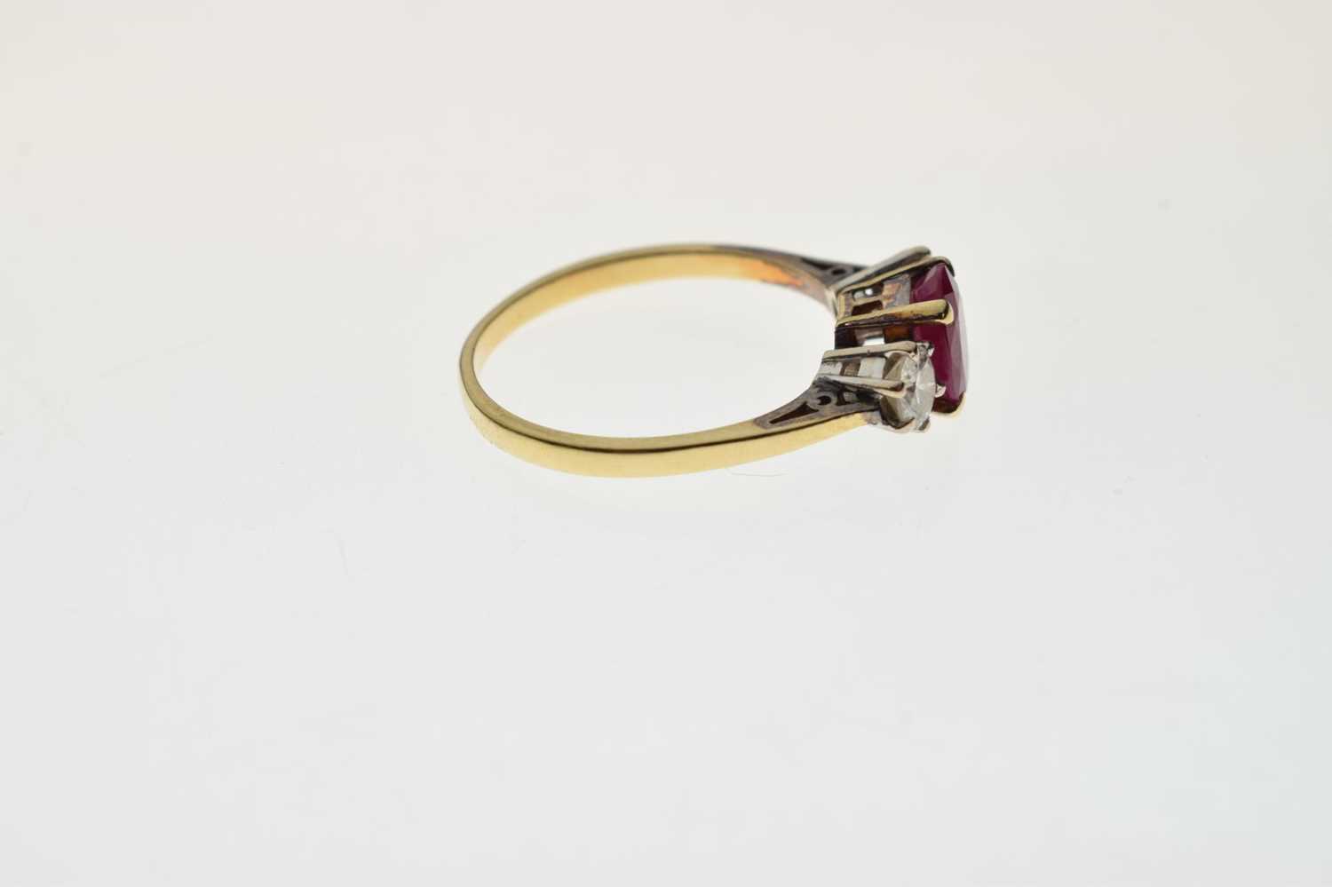 18ct gold, ruby and diamond three-stone ring - Image 4 of 7