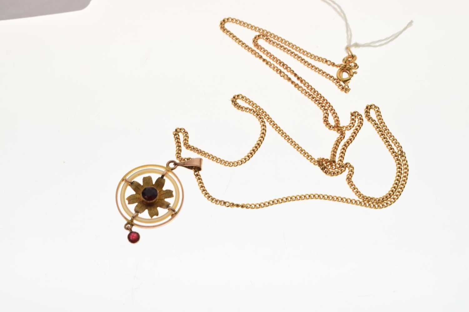 Pendant depicting a flower with two faceted red stones - Image 2 of 8