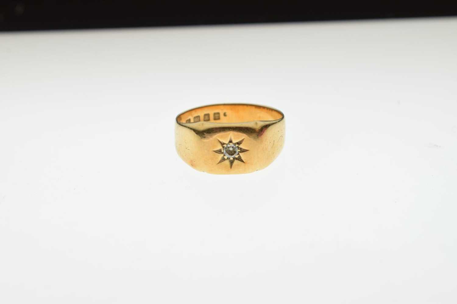 18ct gold gypsy set diamond signet ring - Image 2 of 7