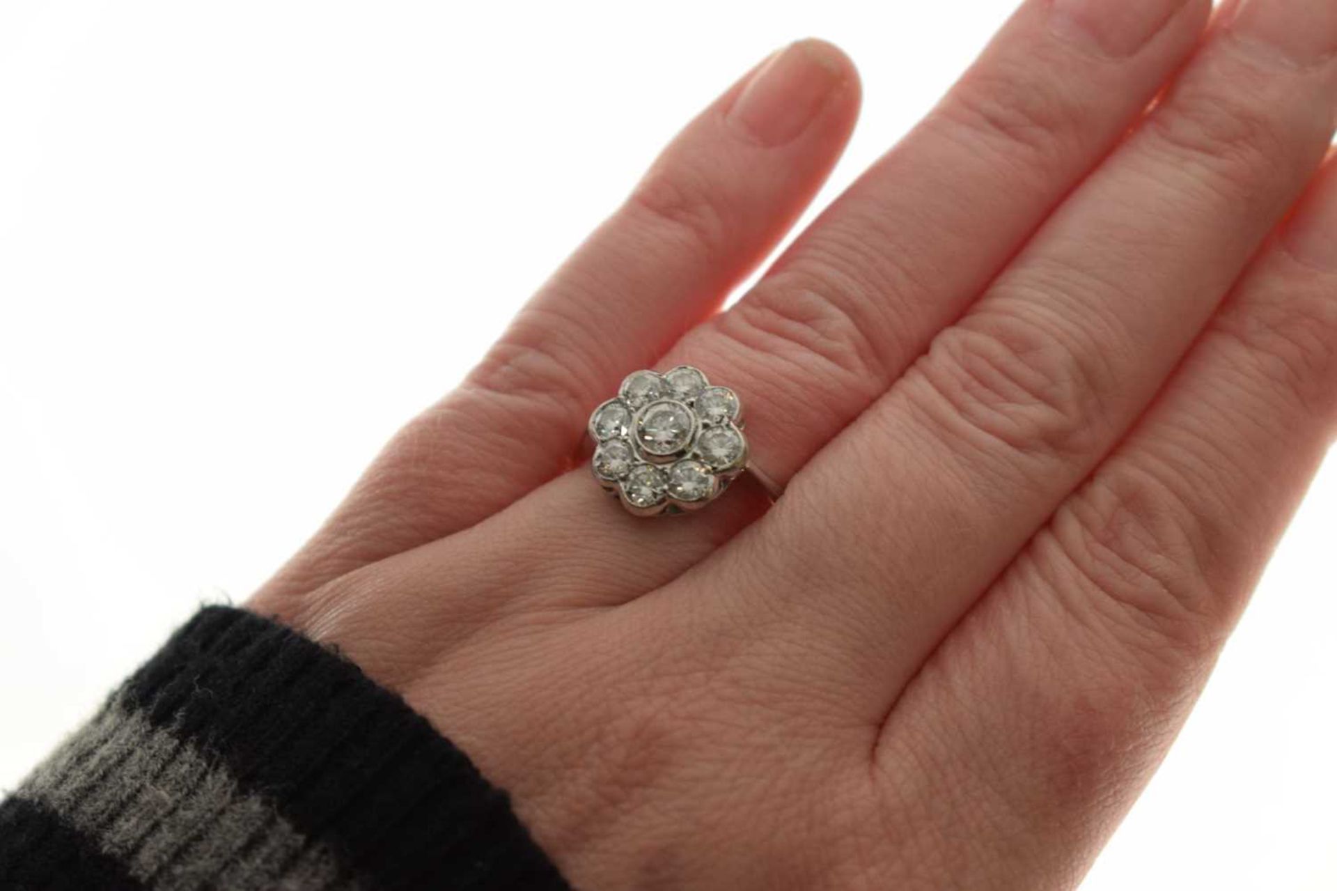 Diamond nine stone daisy cluster ring - Image 6 of 6