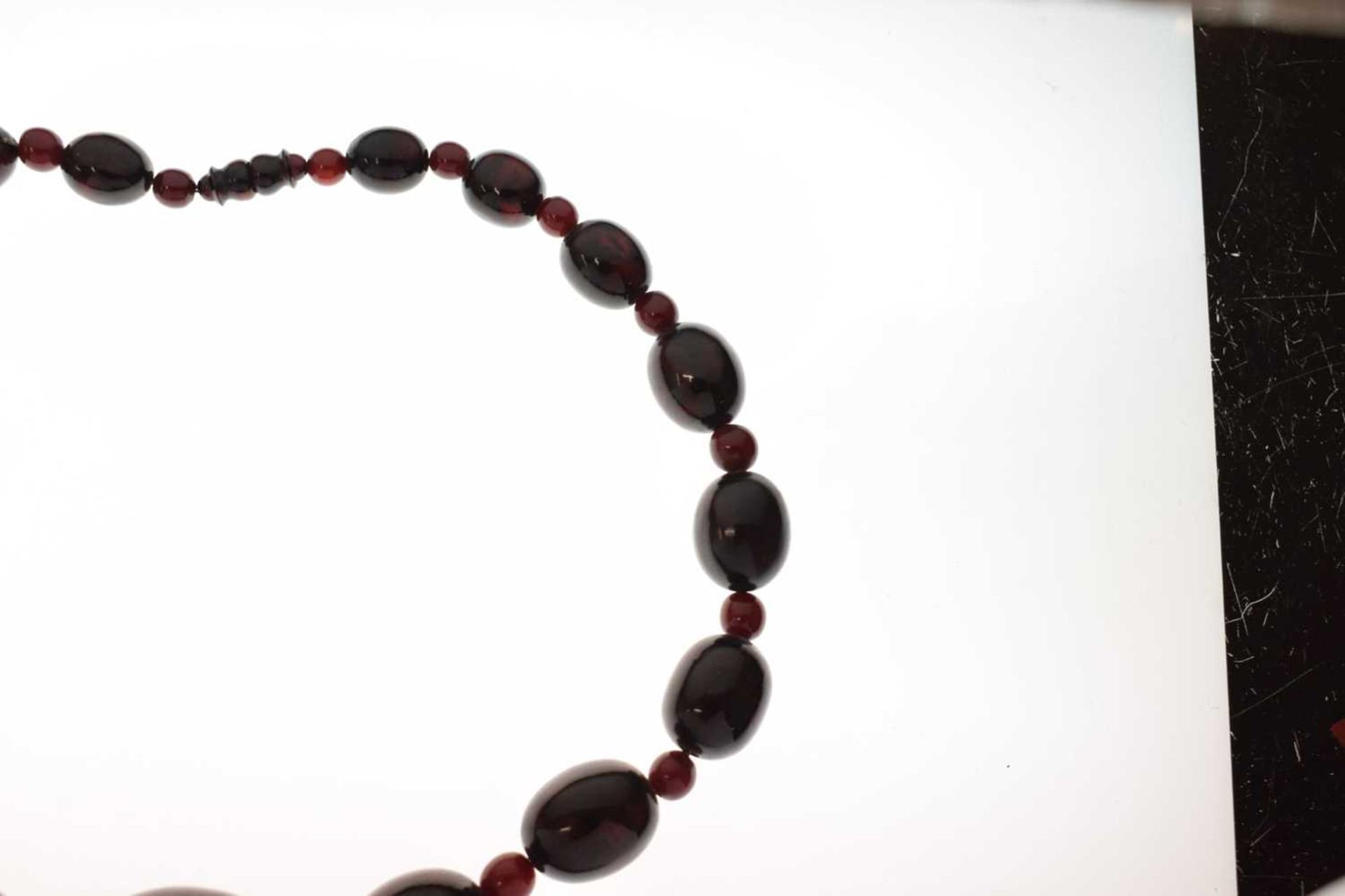 'Cherry amber' coloured bead necklace - Image 6 of 14