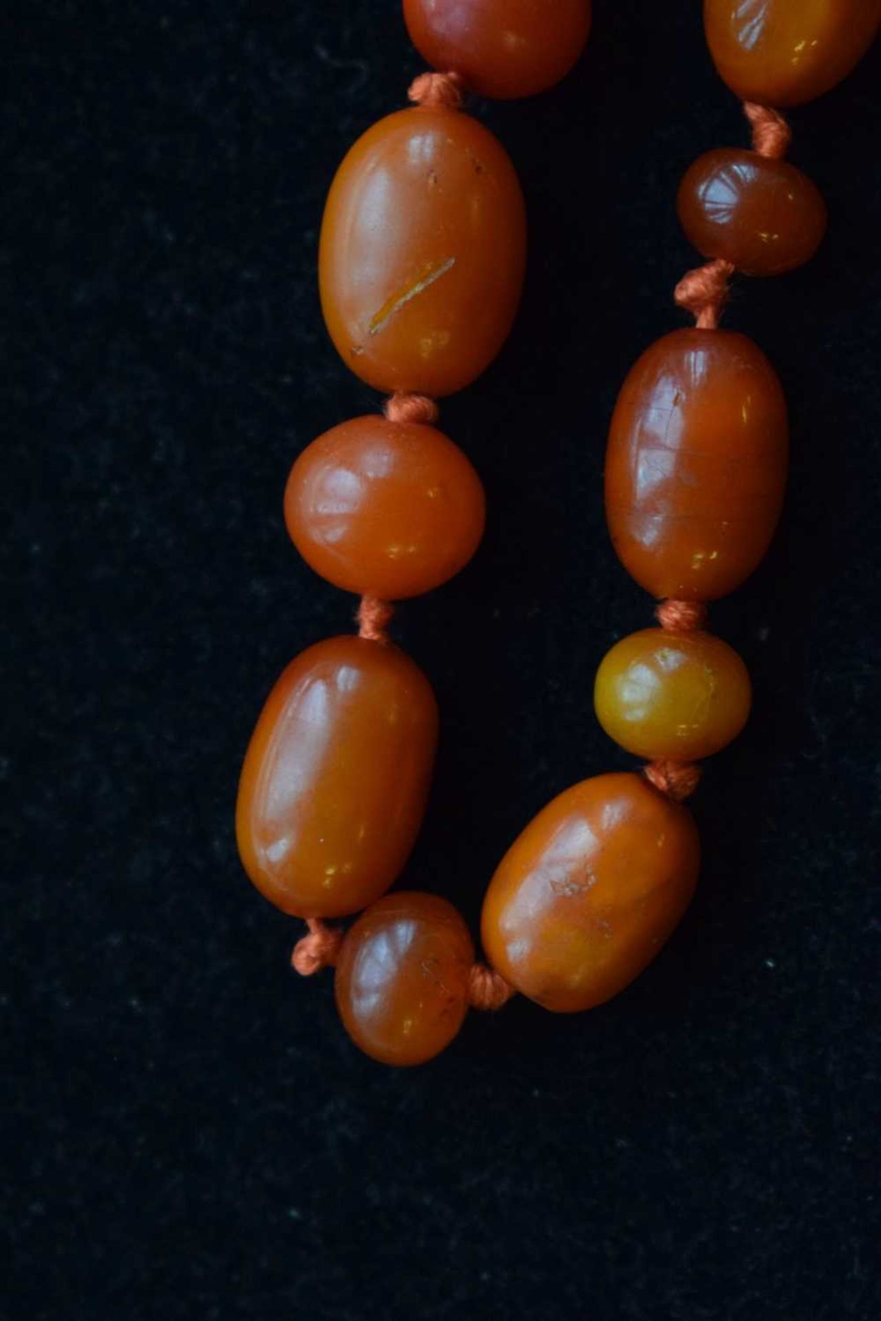 'Butterscotch amber' coloured bead necklace - Image 8 of 12
