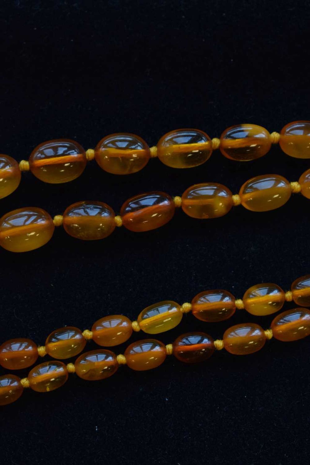 Amber bead necklace - Image 8 of 10