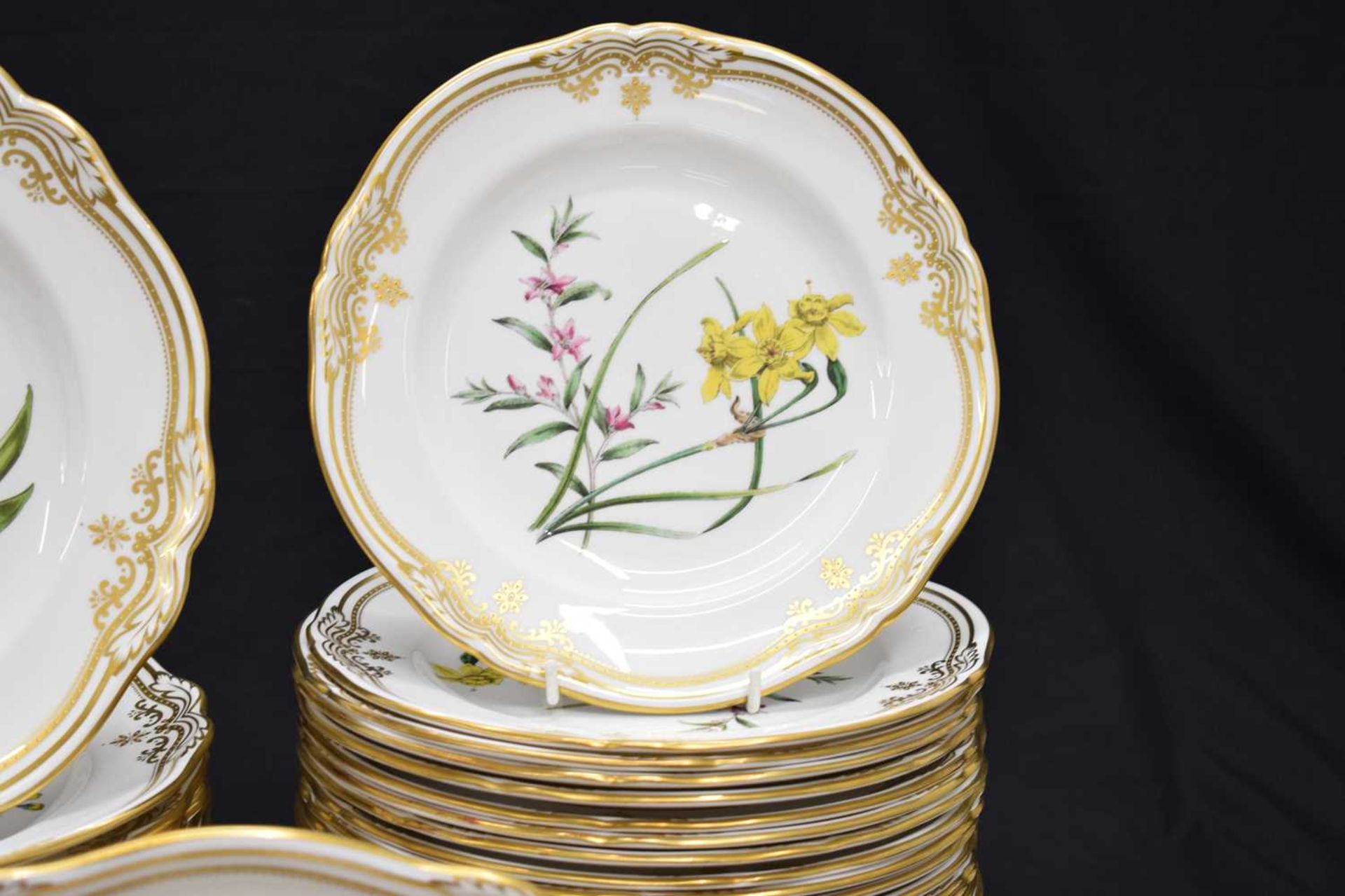 Extensive collection of Spode ‘Stafford Flowers’ dinner and tea wares - Image 16 of 17
