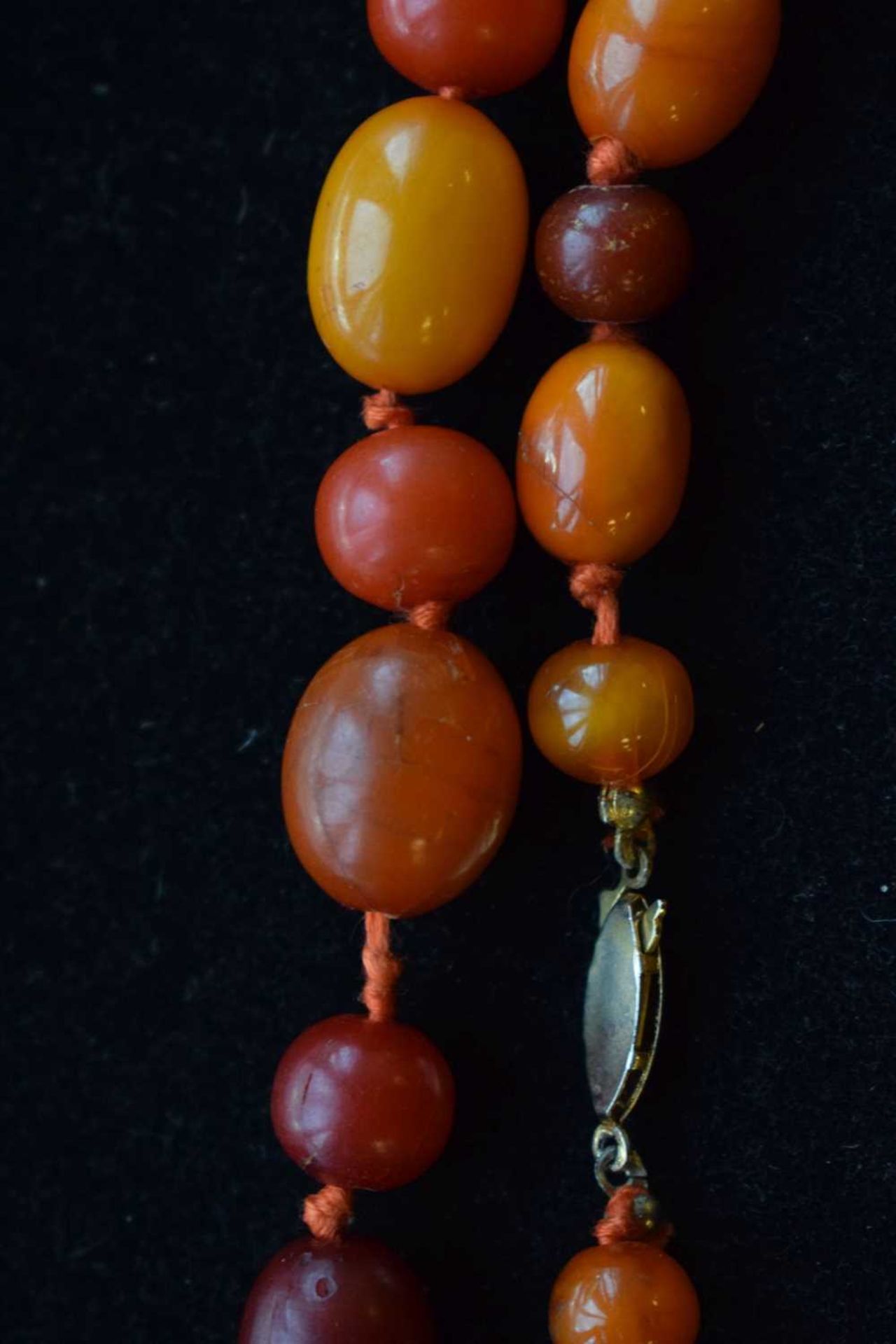 'Butterscotch amber' coloured bead necklace - Image 10 of 12