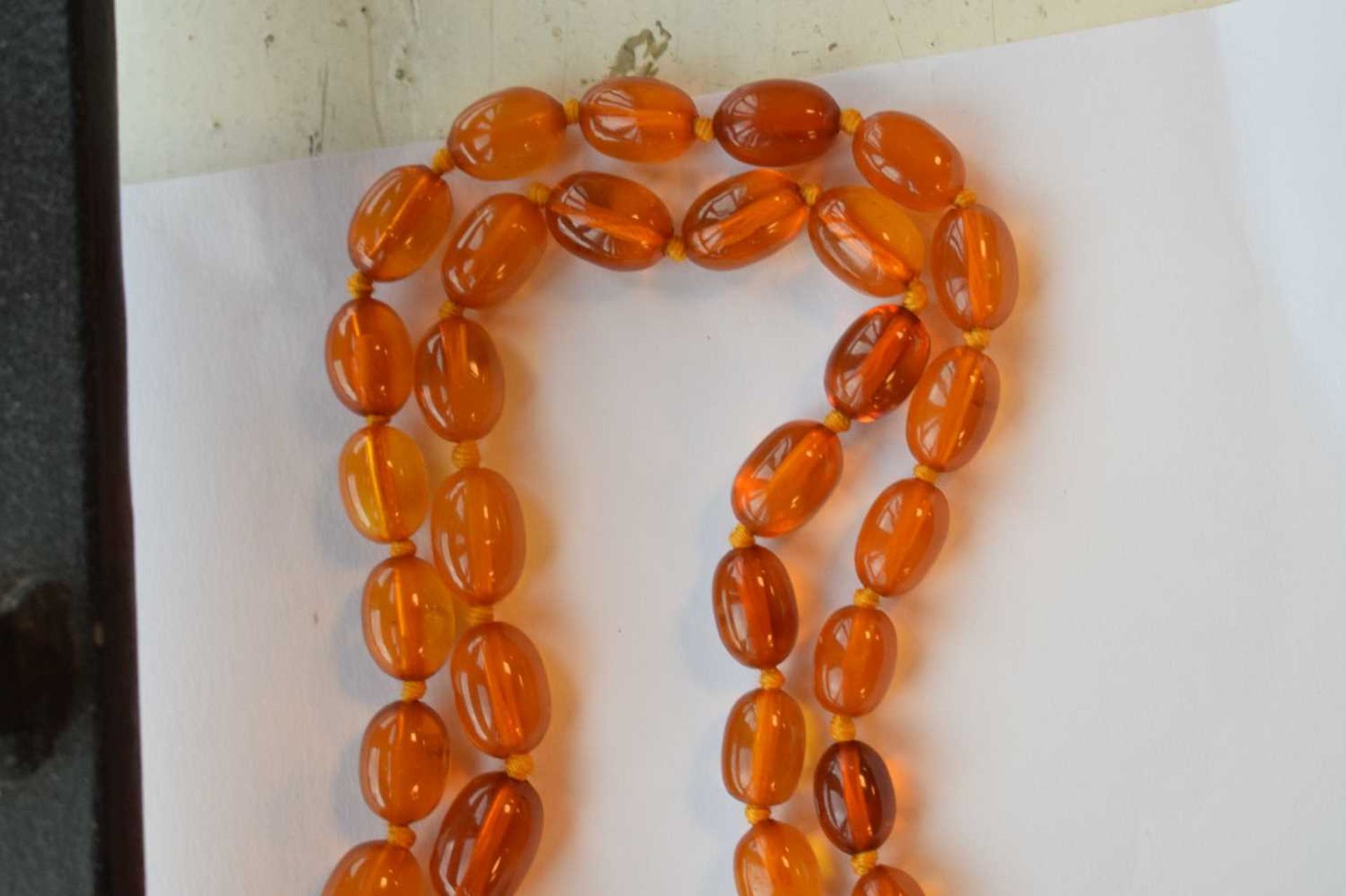 Amber bead necklace - Image 5 of 10