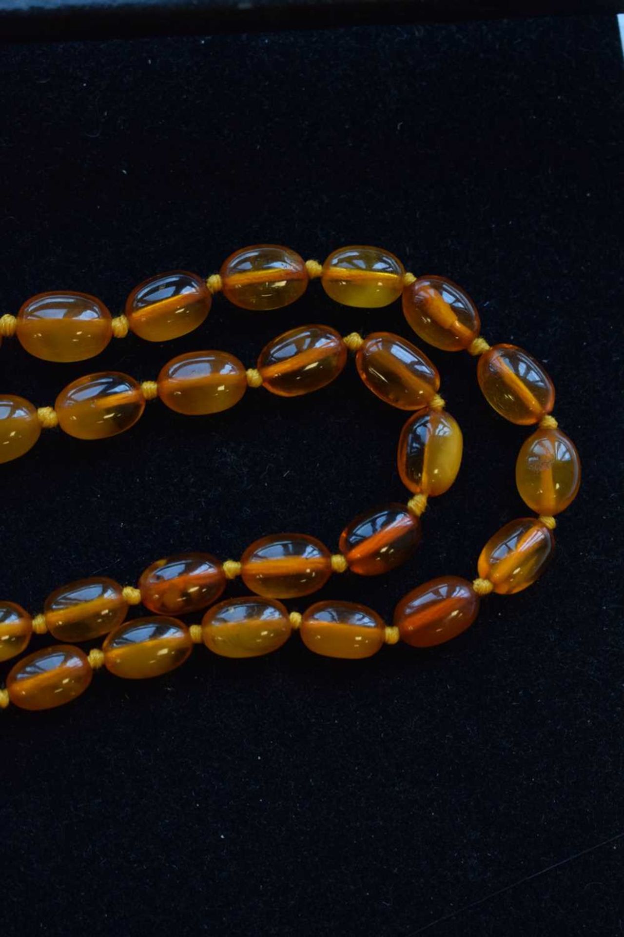 Amber bead necklace - Image 9 of 10