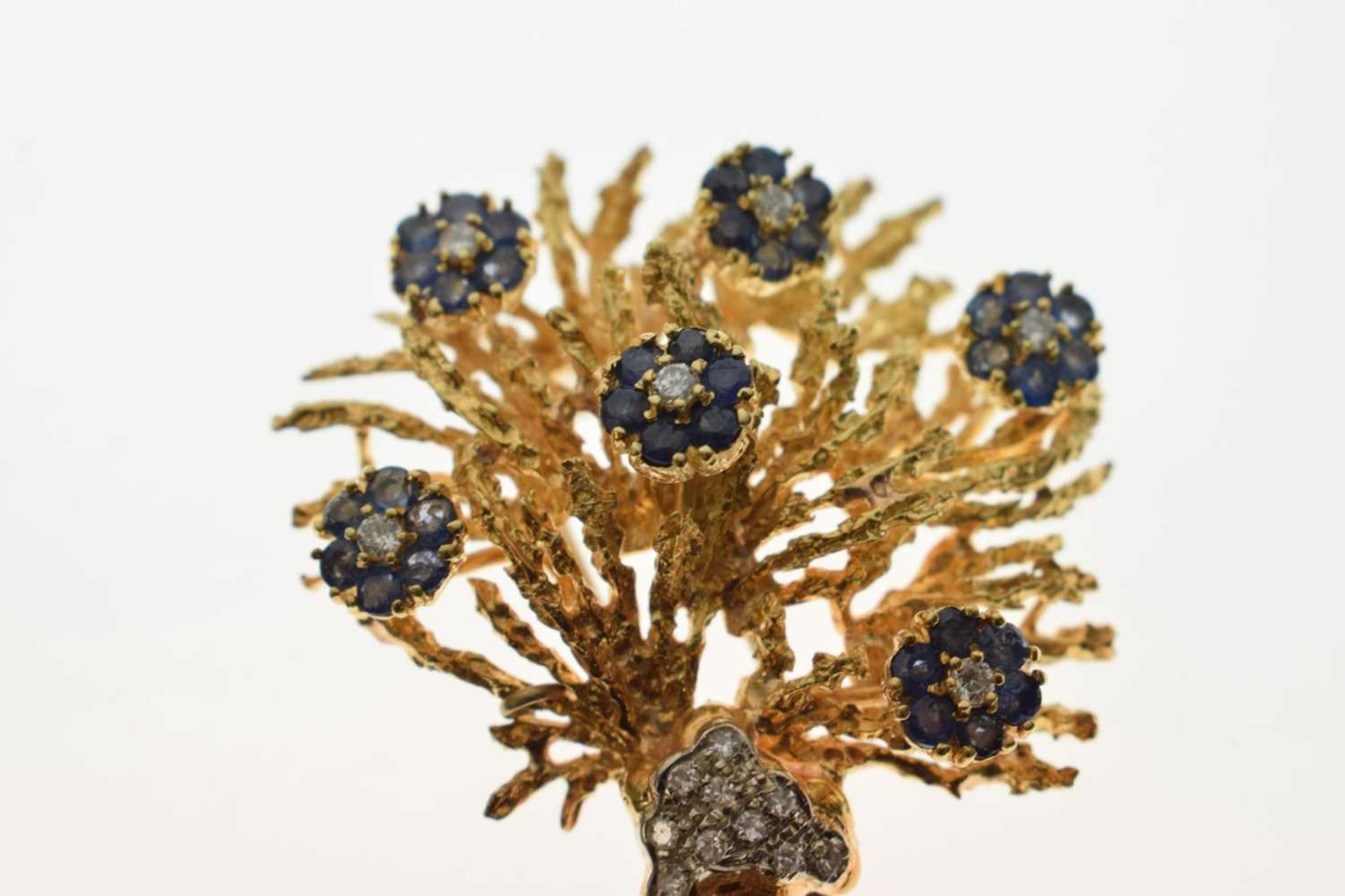 Diamond and sapphire 18ct yellow and white gold set floral spray brooch - Image 4 of 10