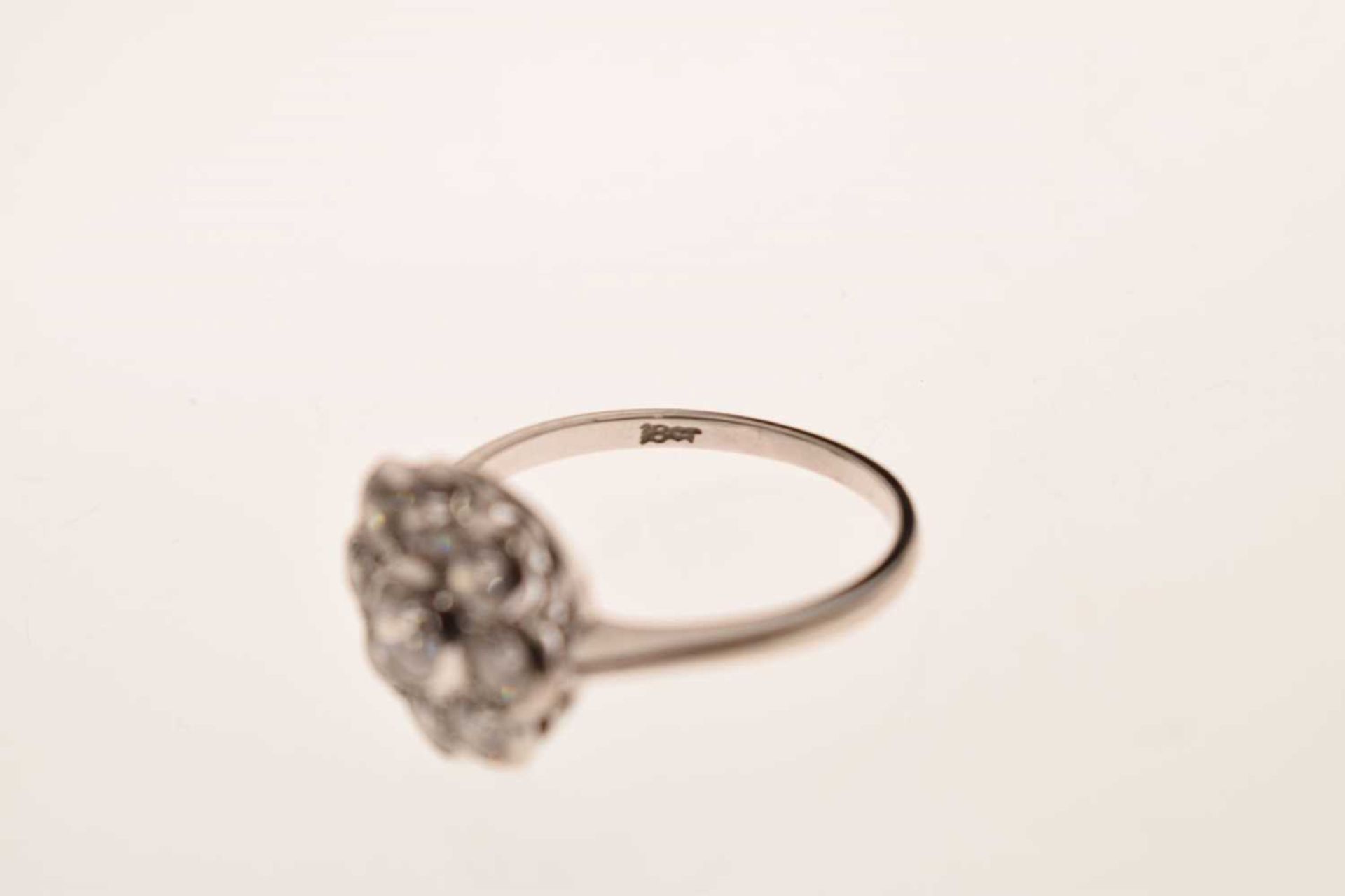 Diamond nine stone daisy cluster ring - Image 5 of 6