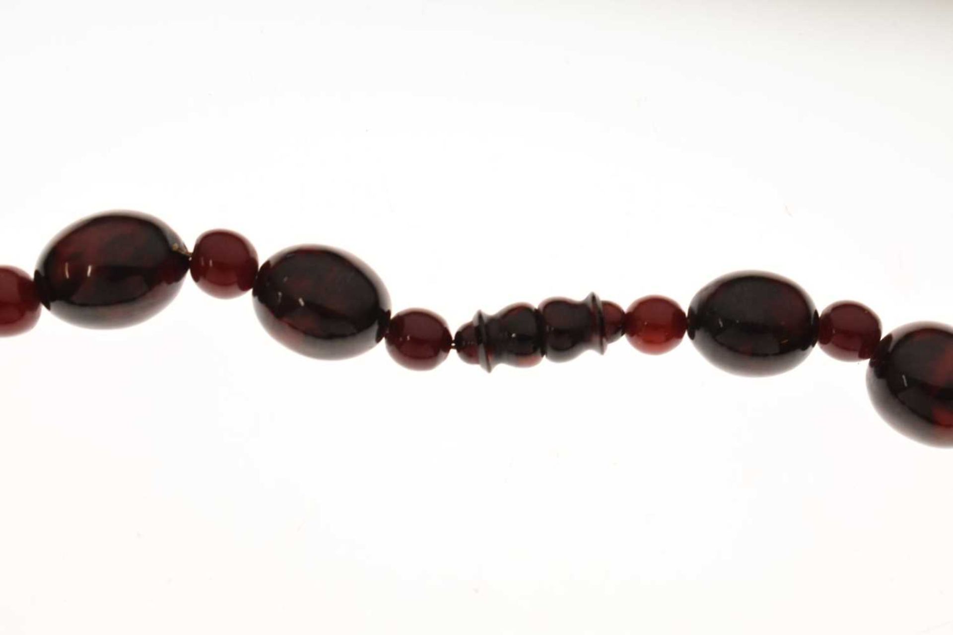 'Cherry amber' coloured bead necklace - Image 2 of 14