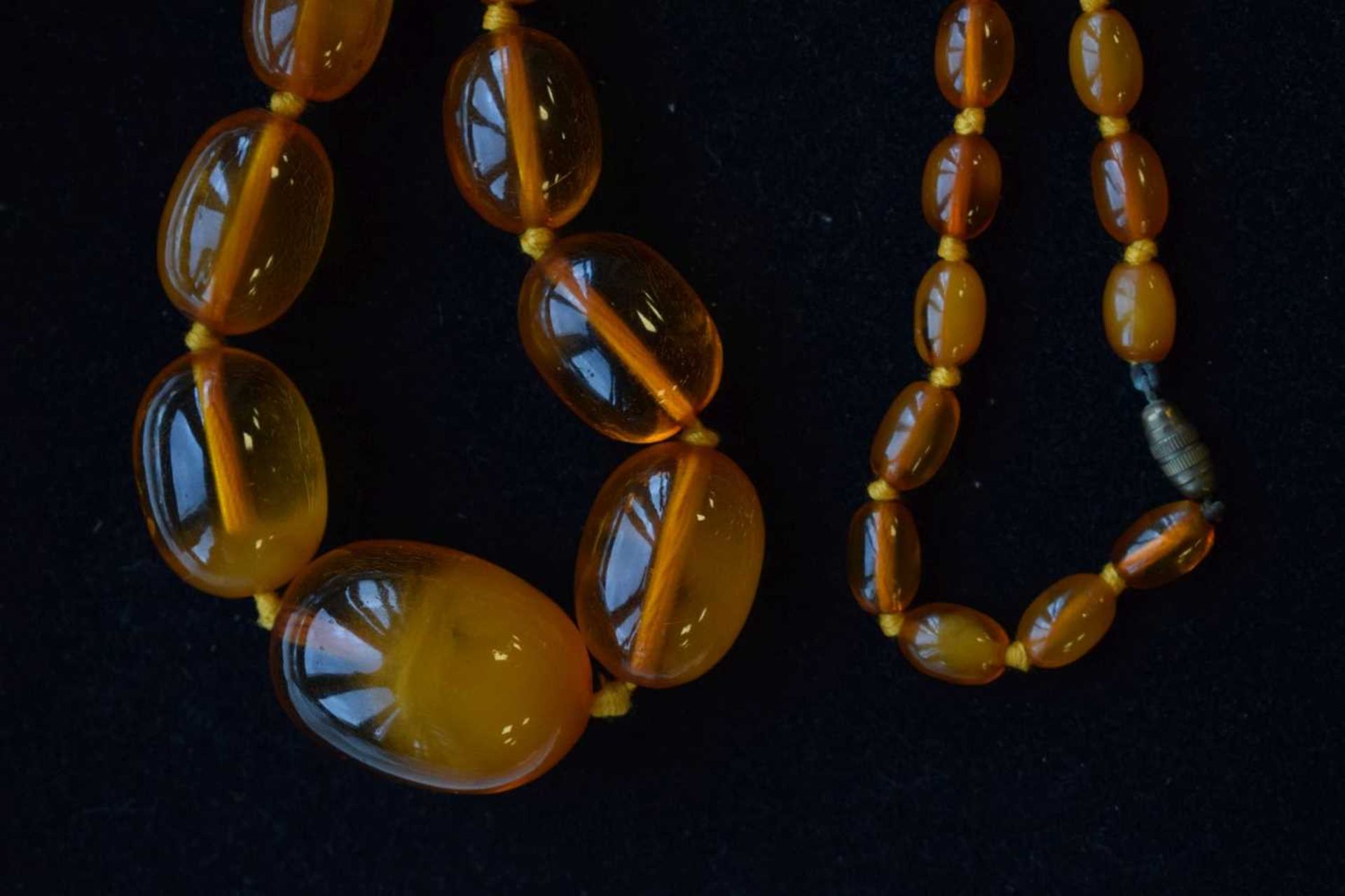 Amber bead necklace - Image 6 of 10