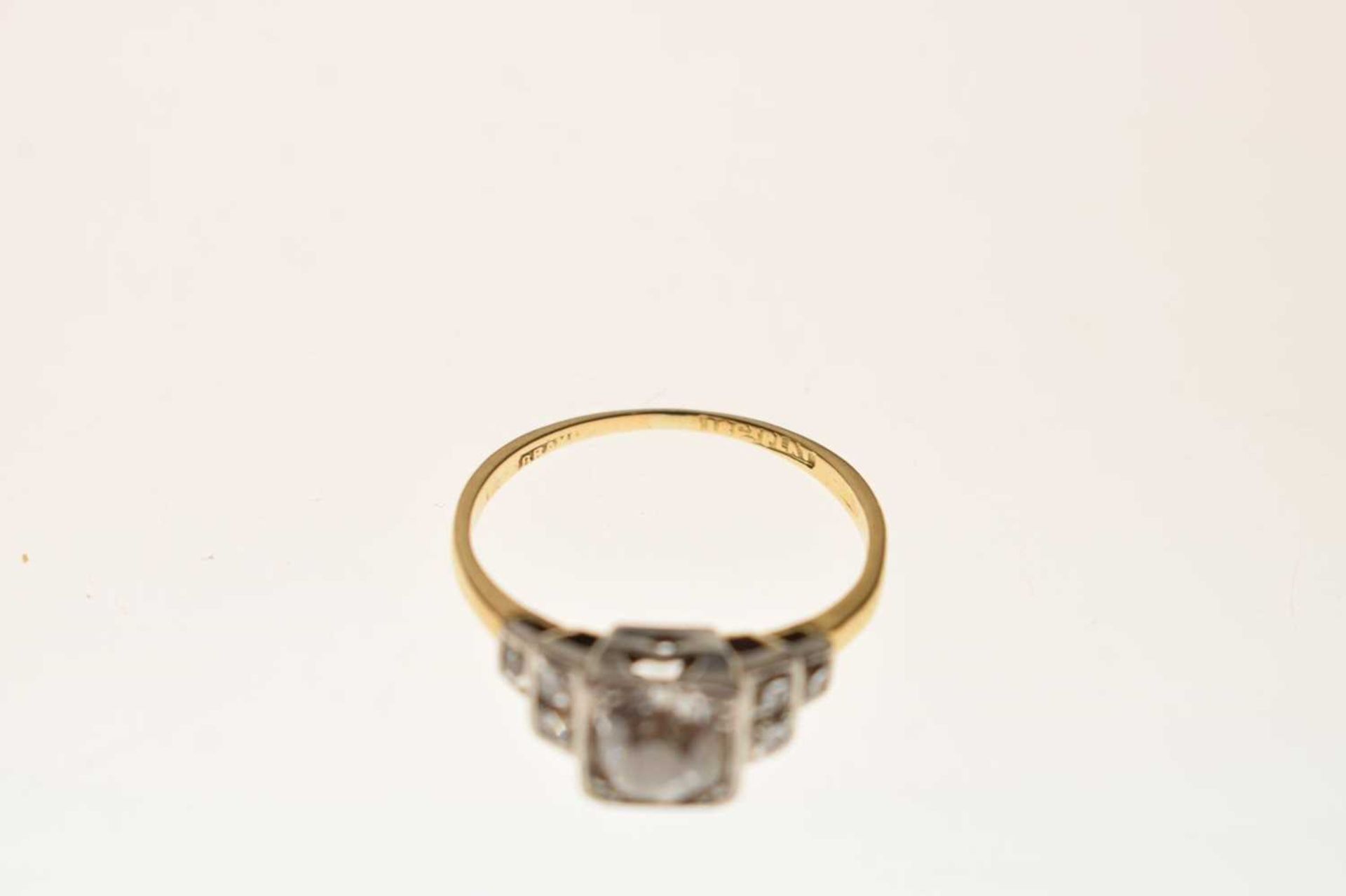 Art Deco diamond 18ct yellow gold and platinum set three stone ring - Image 6 of 8