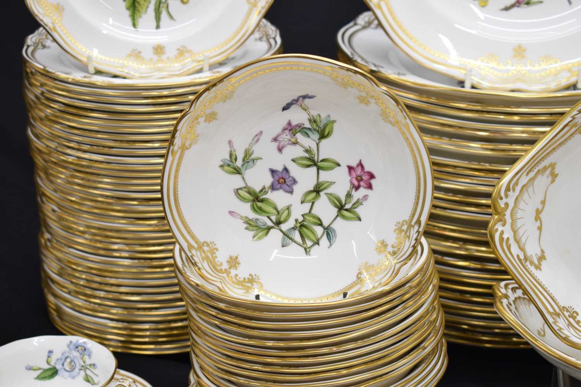 Extensive collection of Spode ‘Stafford Flowers’ dinner and tea wares - Image 4 of 17