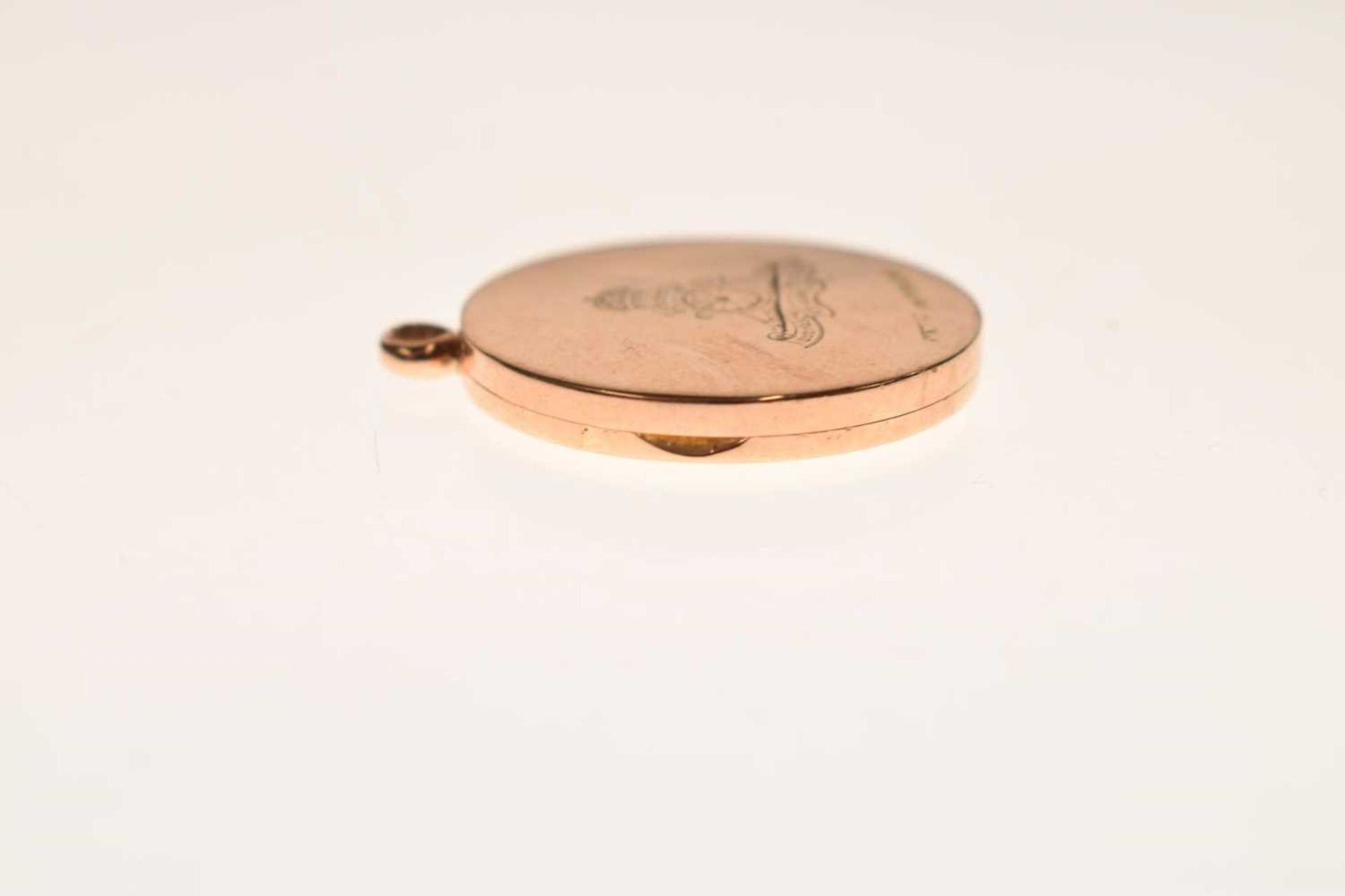 Royal Artillery 9ct gold circular locket - Image 3 of 9