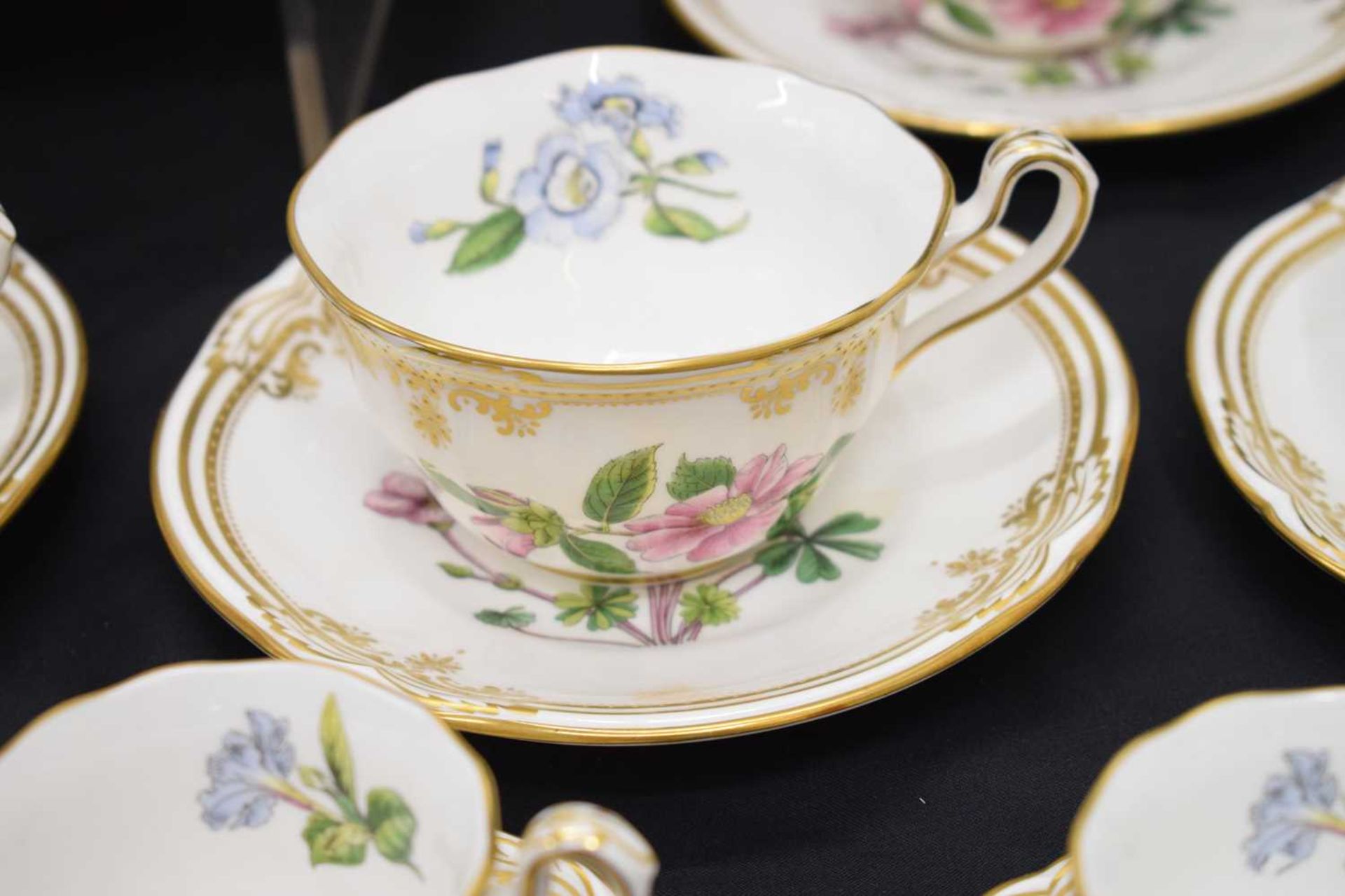Extensive collection of Spode ‘Stafford Flowers’ dinner and tea wares - Image 6 of 17