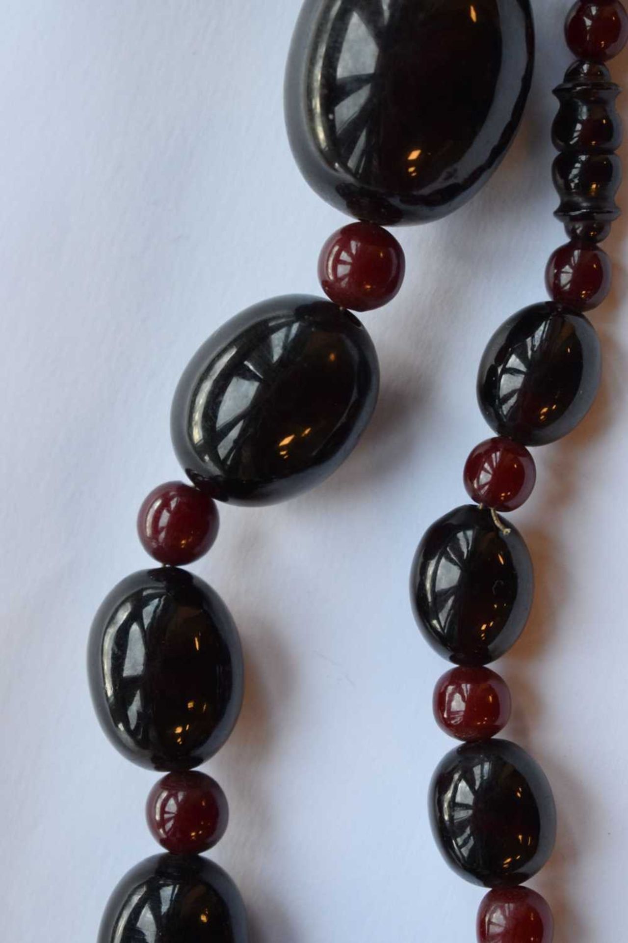 'Cherry amber' coloured bead necklace - Image 9 of 14