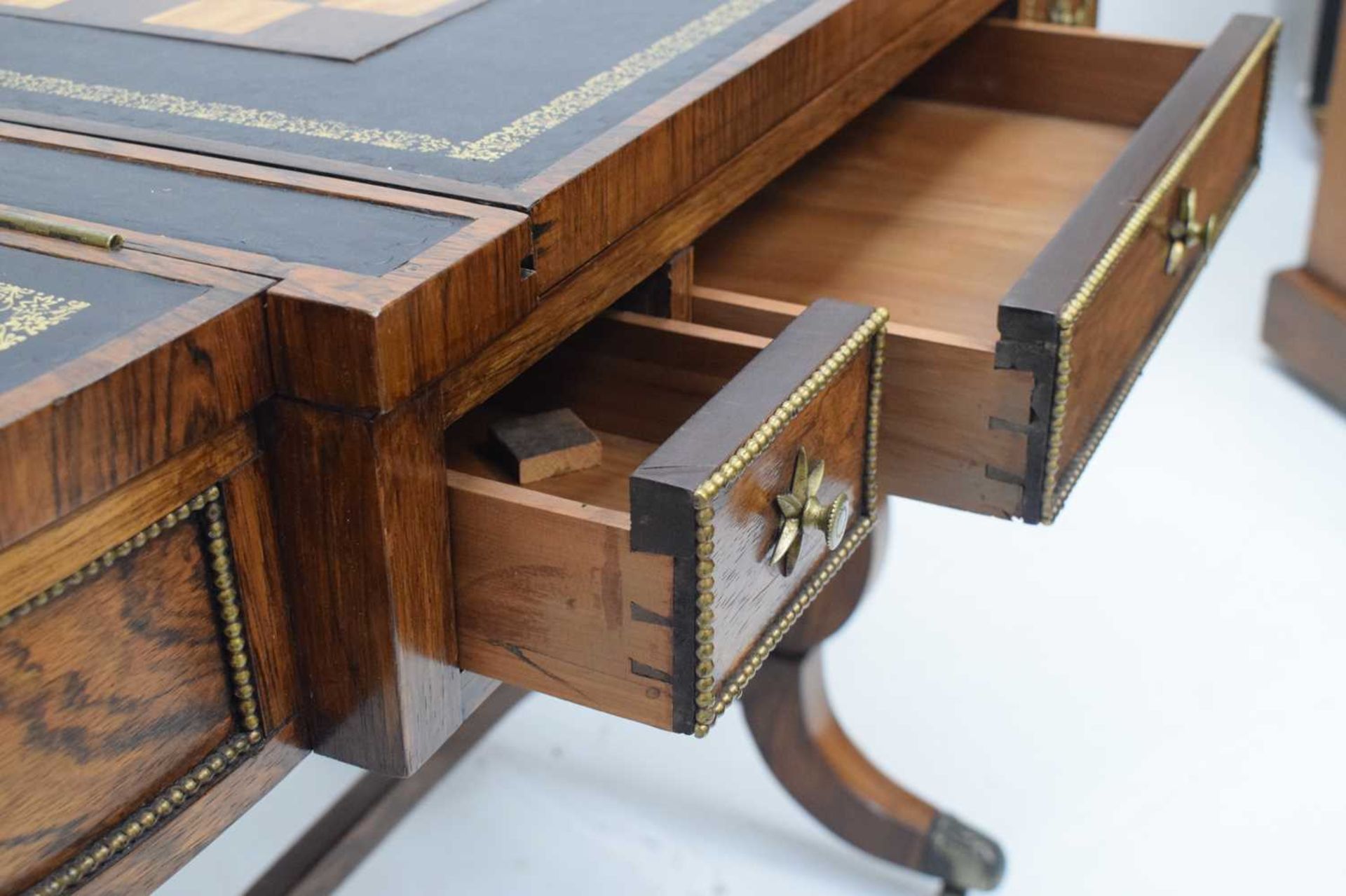 Fine Regency rosewood sofa backgammon table, in the manner of Gillows of Lancaster - Image 7 of 10